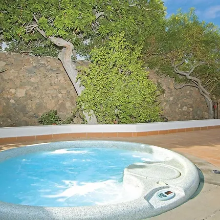 Villa Puerto Del Carmen Sleeps 6 Air Con Wifi