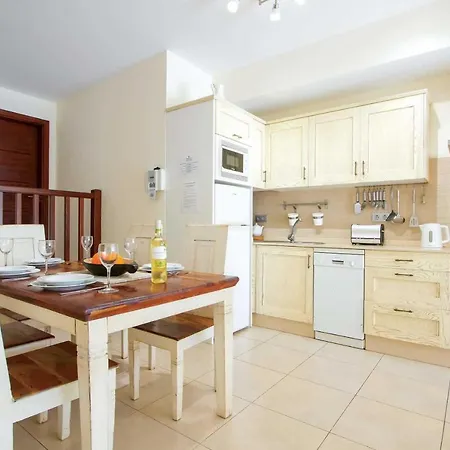 Puerto Del Carmen Sleeps 6 Air Con Wifi *